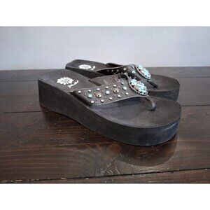 EUC Yellow Box Blue and Silver Farrah Sequin Thong Flip Flops/Pre-owned, Sz. 7